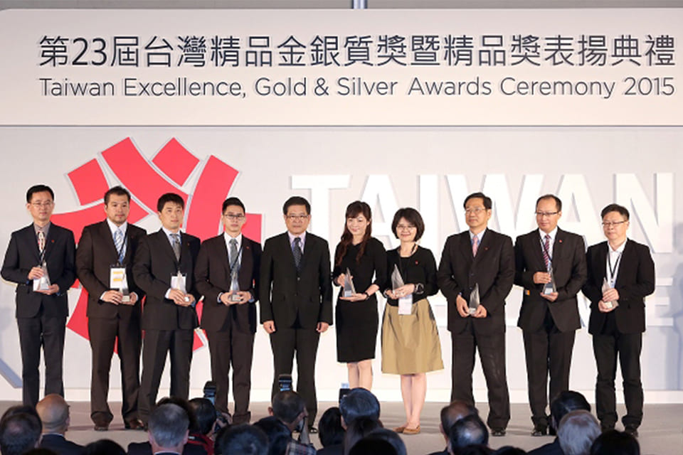 SOCO Left + Right Tube Bender Wins the Taiwan Excellence Silver Award